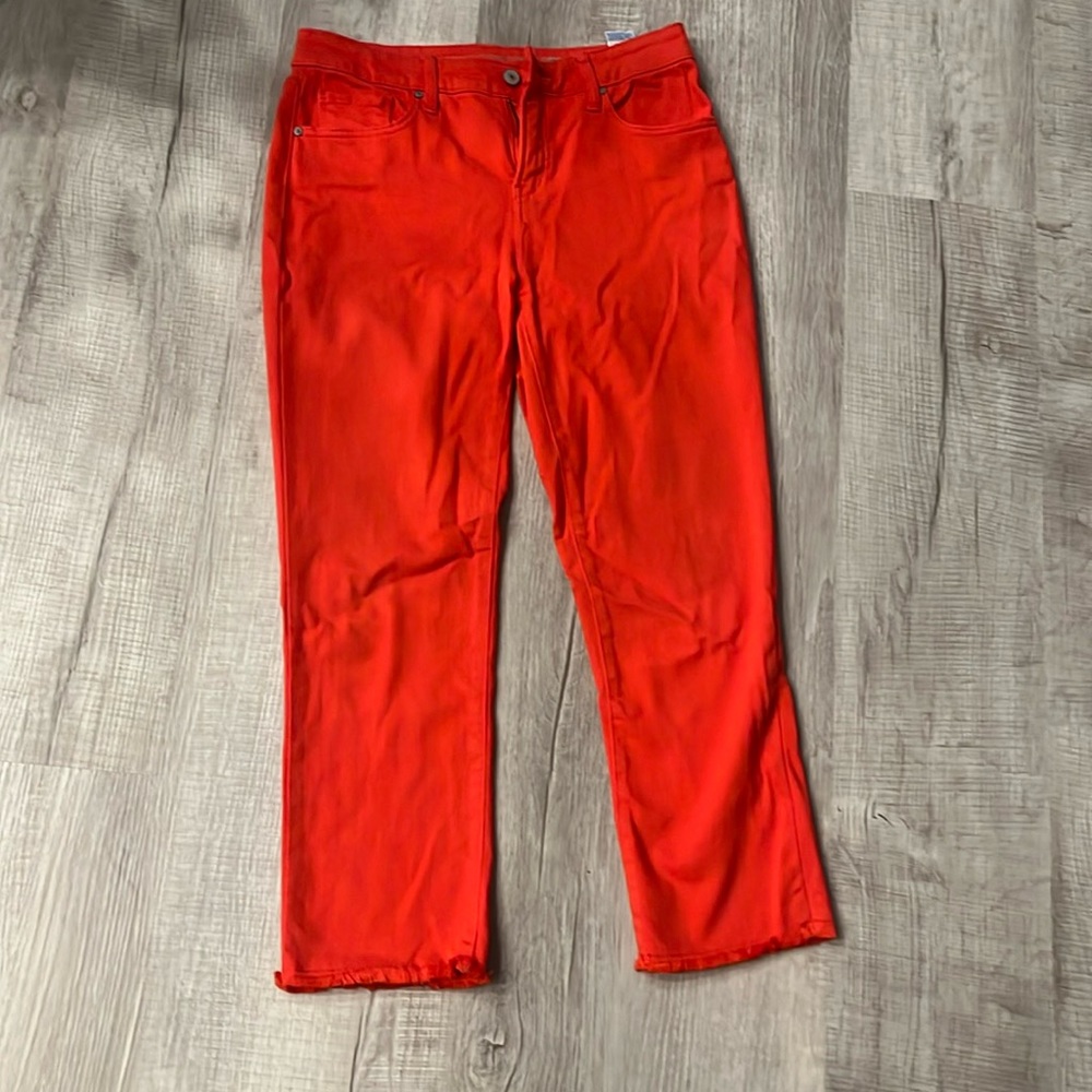 Chico’s so slimming frayed crops in a gorgeous bright orange-red flame! HOT!